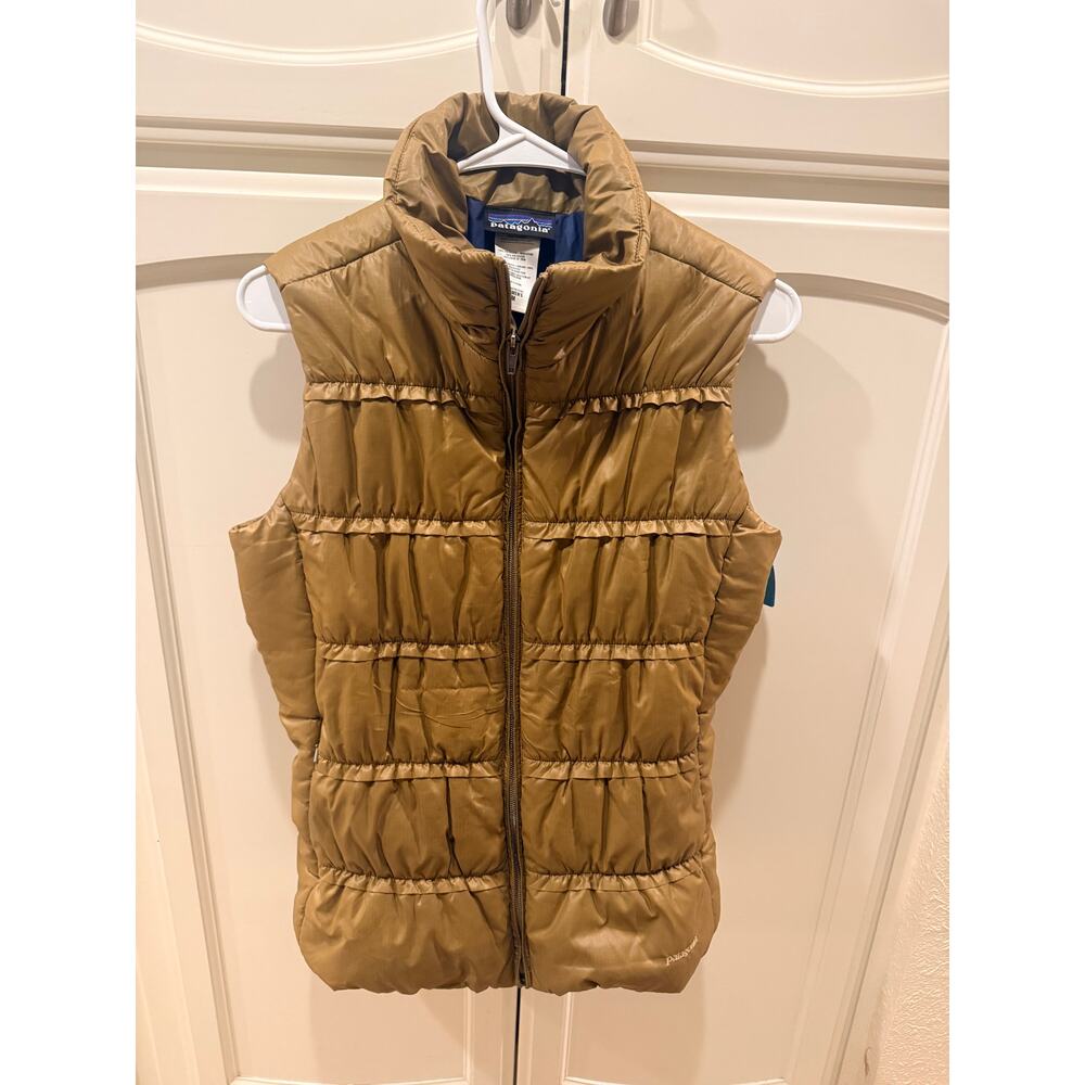 Patagonia Women's Puffer Vest Tan Insulated Full Zip Size M Outdoor